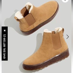 Madewell “The Toasty Chelsea boot” worn once. Size 8